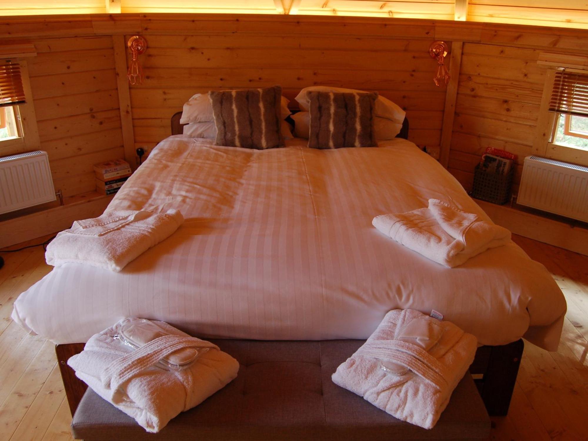 Romantic Rural Retreats Crewkerne Room photo